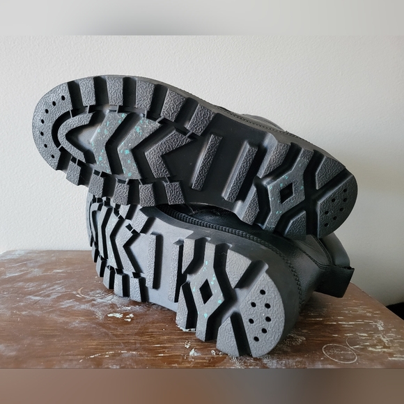 BRAND NEW ELEMENTS waterproof boots made with leather and thinsulate - Picture 5 of 8